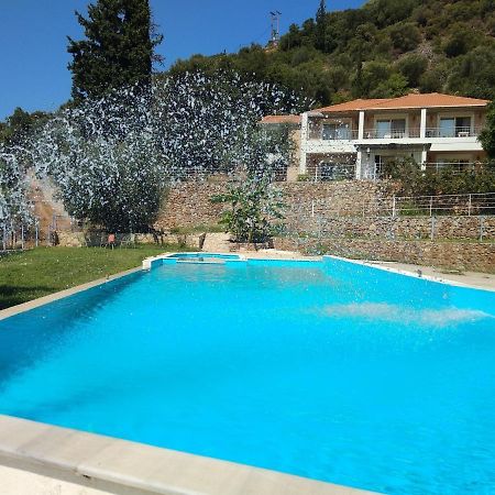 Hotel Theasis Paralia Sergoulas Buitenkant foto