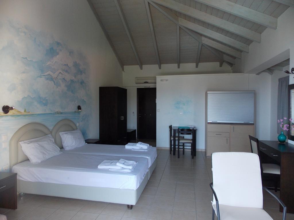 Hotel Theasis Paralia Sergoulas Kamer foto