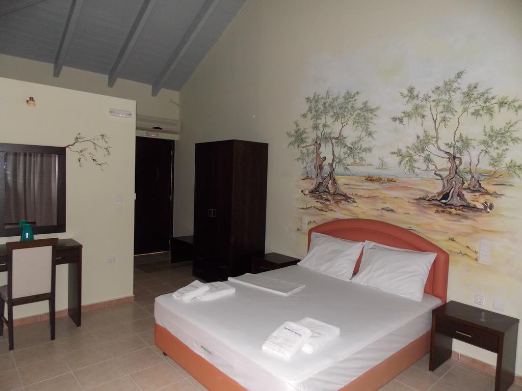 Hotel Theasis Paralia Sergoulas Buitenkant foto